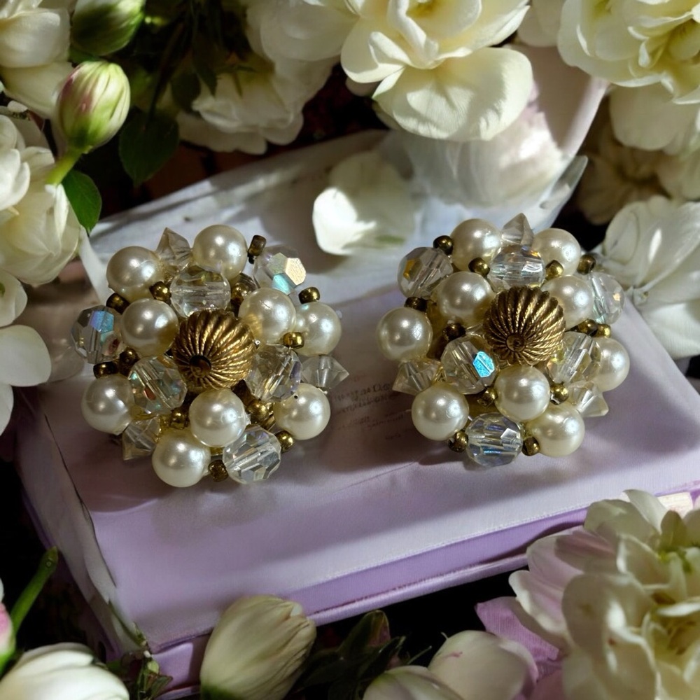 1960s Signed Lisners Clip On Earring Crystal Pearl Gold Bead Clusters- Gold Back